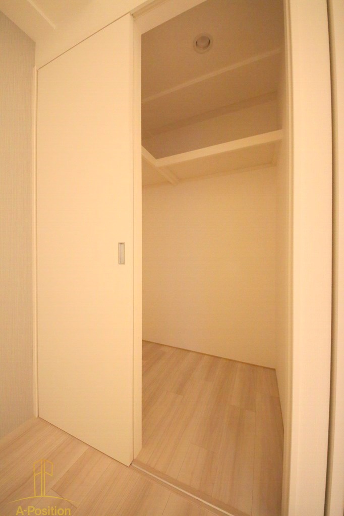 収納　セレニテ天六ミラク