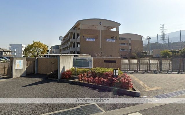 中学校　四国中央市立三島東中学校（中学校）まで490m