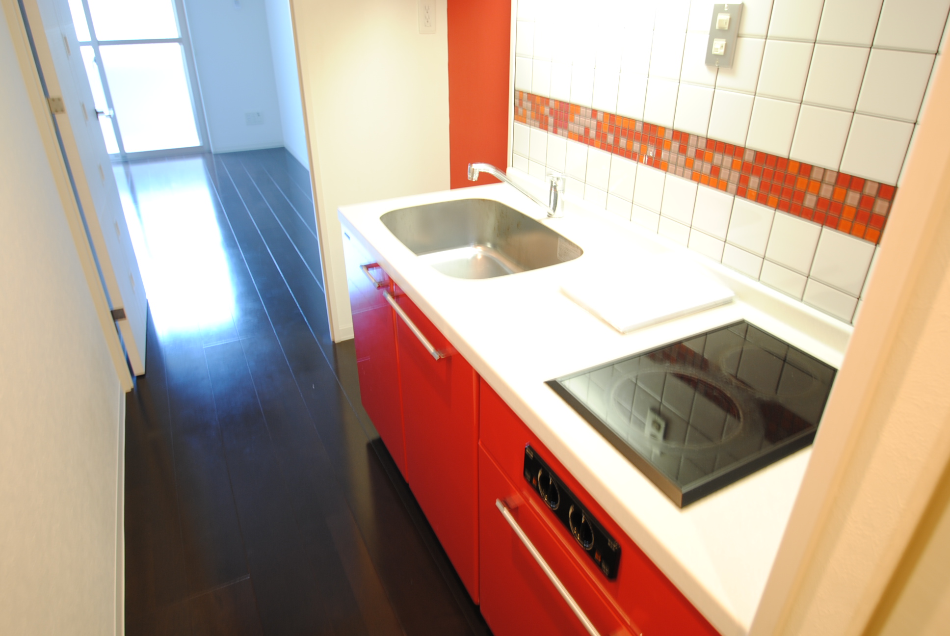 キッチン　ビビっとくるカラーリング＊号室によってカラー配色違います