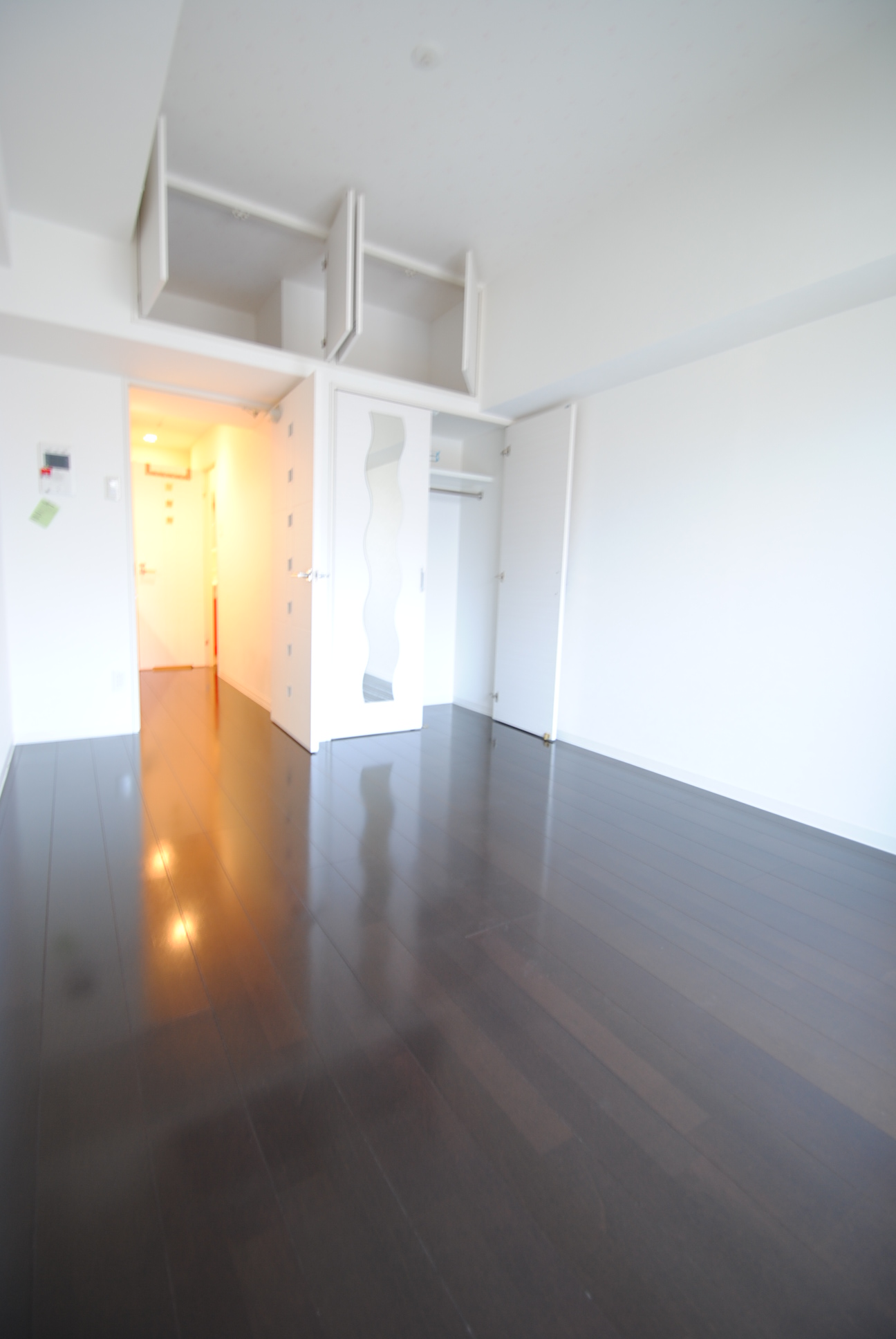 居室・リビング　南向きの角部屋☆出窓あり☆日当たり良好