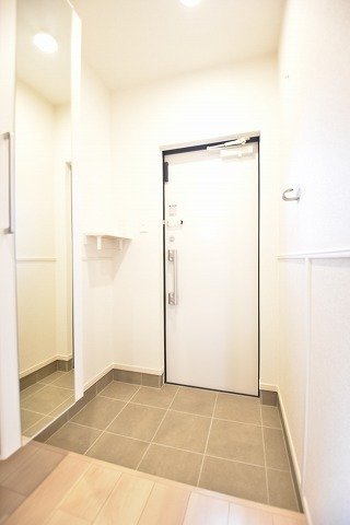 玄関　収納もある玄関です