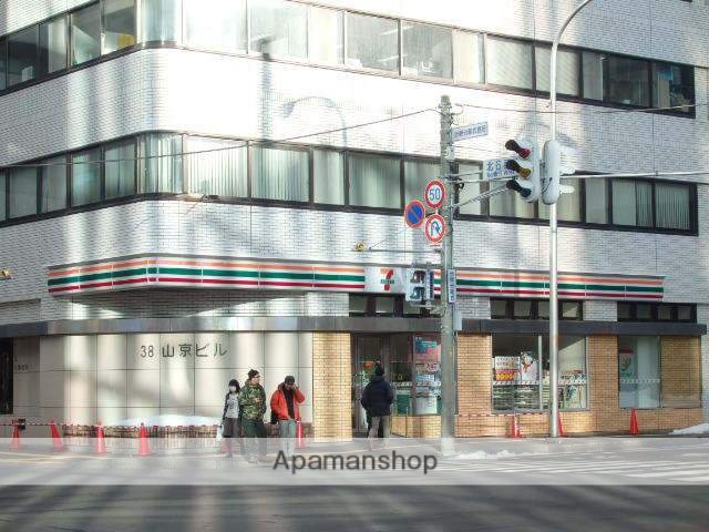 コンビニ　セブンイレブン（コンビニ）まで240m