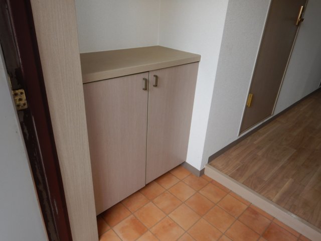 玄関　岡山市中区倉田　ネクスト倉田西館　３LDK　玄関