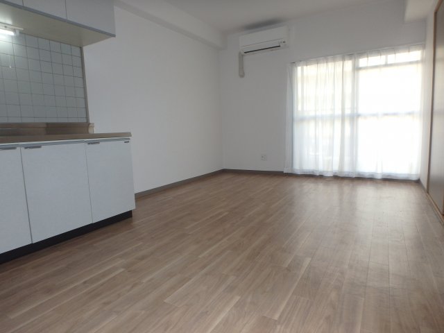 居室・リビング　岡山市中区倉田　ネクスト倉田西館　３LDK　居間・リビング