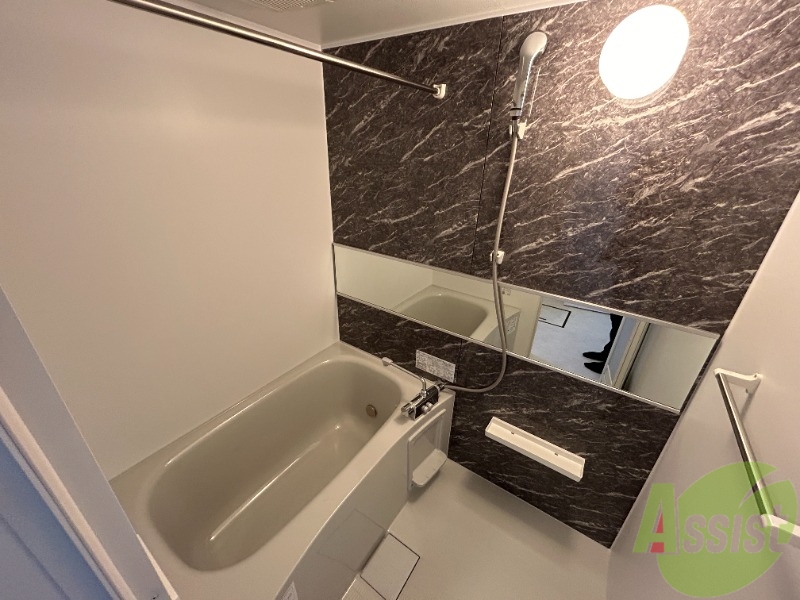 バス・シャワールーム　追い焚き機能が付いているのでいつでも温かいお風呂に入れますよ