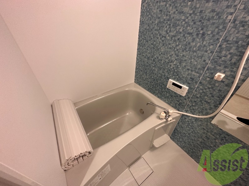 バス・シャワールーム　こちらのお風呂で一日の疲れを癒して下さい。