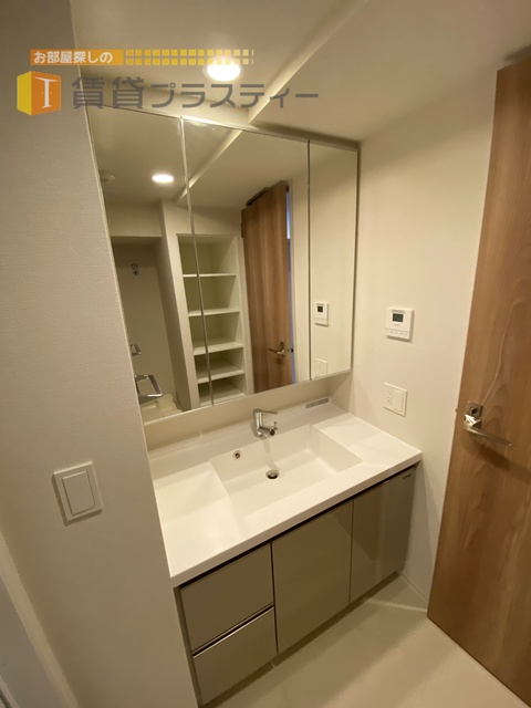 洗面設備　朝の身支度に欠かせません。