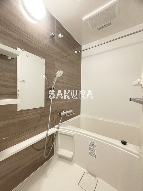 バス・シャワールーム　雨の日でも安心の浴室乾燥機付きです♪