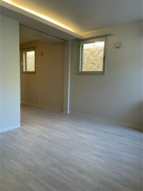 居室・リビング　内装中につき同タイプ別号室の画像です。