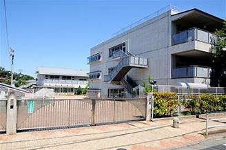 小学校　世田谷区立桜丘小学校（小学校）まで526m
