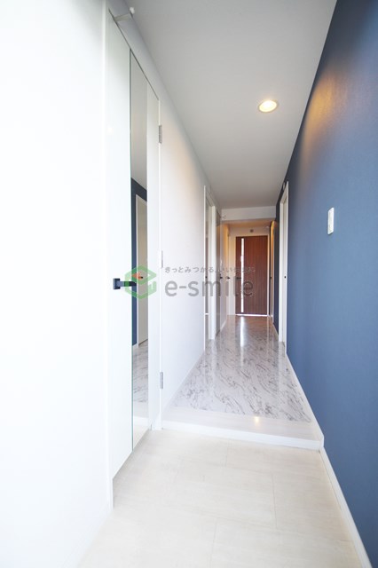 玄関　収納もある玄関です