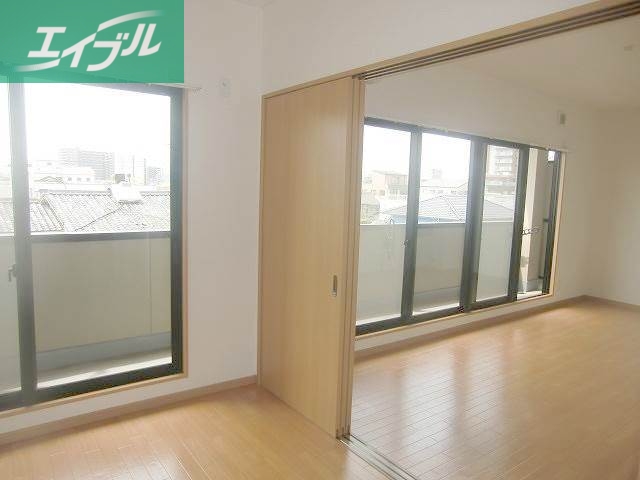 バルコニー　洋室