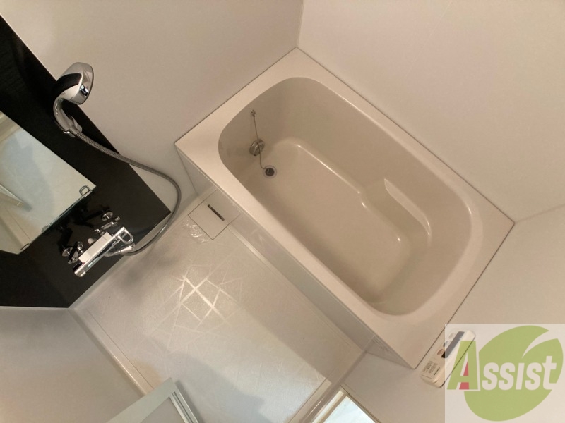 バス・シャワールーム　こちらはお風呂。一日の疲れをここで癒してください。