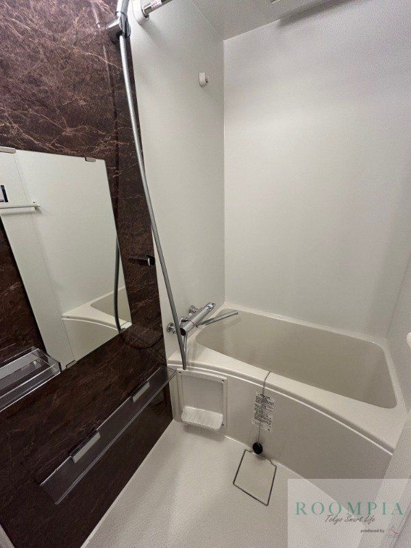 バス・シャワールーム　※同タイプの別のお部屋です。