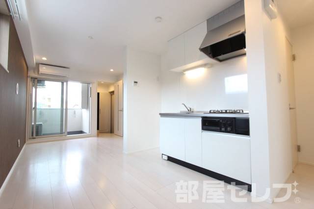 居室・リビング　※３０２号室の写真を流用しています。