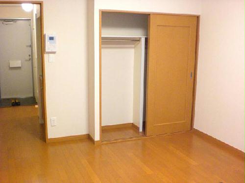 収納　1Fはフローリング、2F以上は絨毯になります。