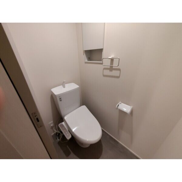 トイレ　清潔感のあるトイレです