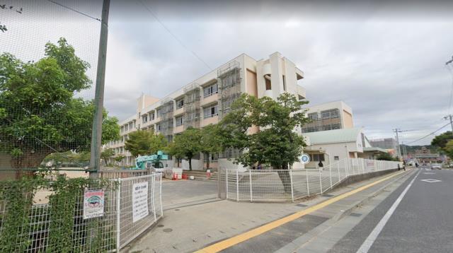 小学校　姫路市立安室東小学校（小学校）まで300m