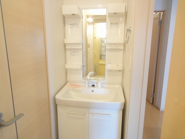 洗面設備　コンパクトで使いやすい洗面所