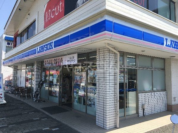 コンビニ　ローソン 秦野鈴張町店（コンビニ）まで773m