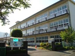 小学校　富士宮市立富丘小学校（小学校）まで619m