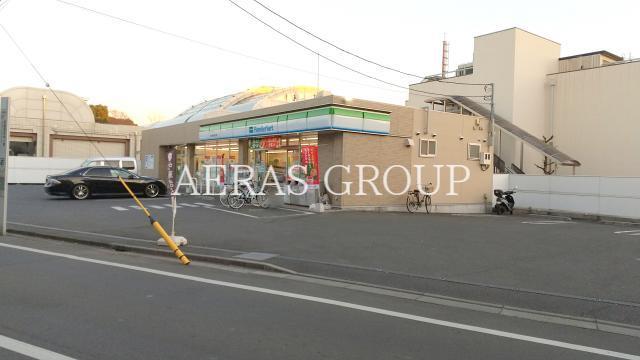 コンビニ　ファミリーマート足立東綾瀬公園店（コンビニ）まで318m