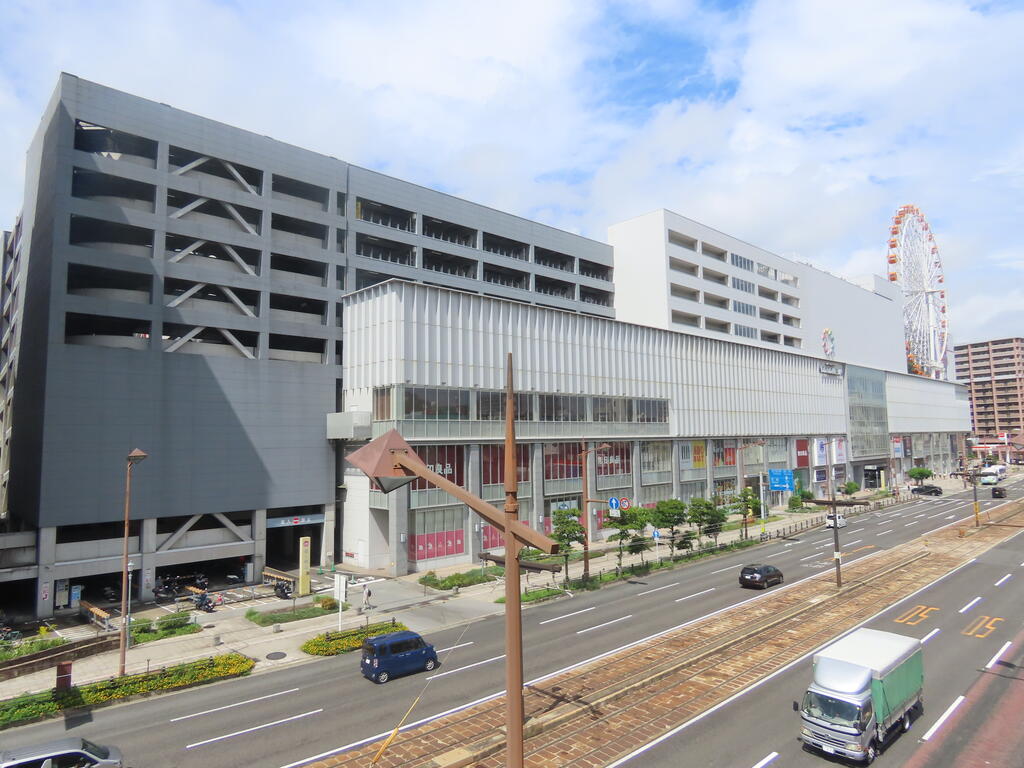 スーパー　レッドキャベツみらい長崎ココウォーク店（スーパー）まで619m