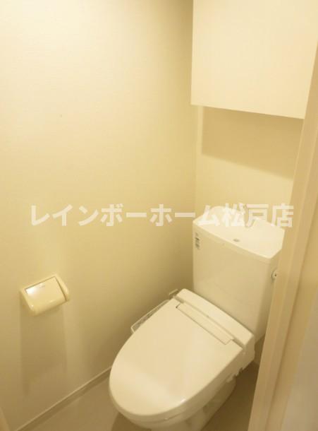 トイレ　落ち着いた色調のトイレです