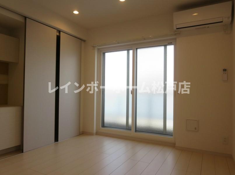 居室・リビング　こちらの居間で趣味の時間をお楽しみください