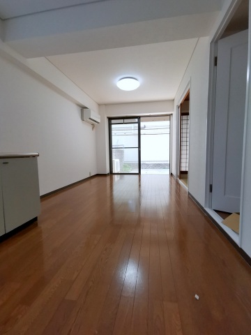 居室・リビング　南向きで明るいリビング