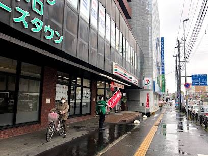 コンビニ　セブンイレブン白石バスターミナル前店（コンビニ）まで63m