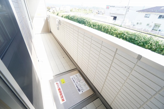 バルコニー　開放的で明るい空間を演出してくれるバルコニーです