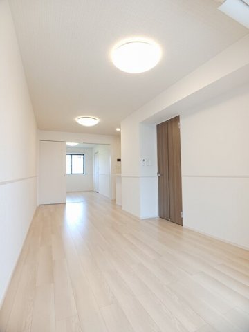 居室・リビング　こちらの居間で趣味の時間をお楽しみください