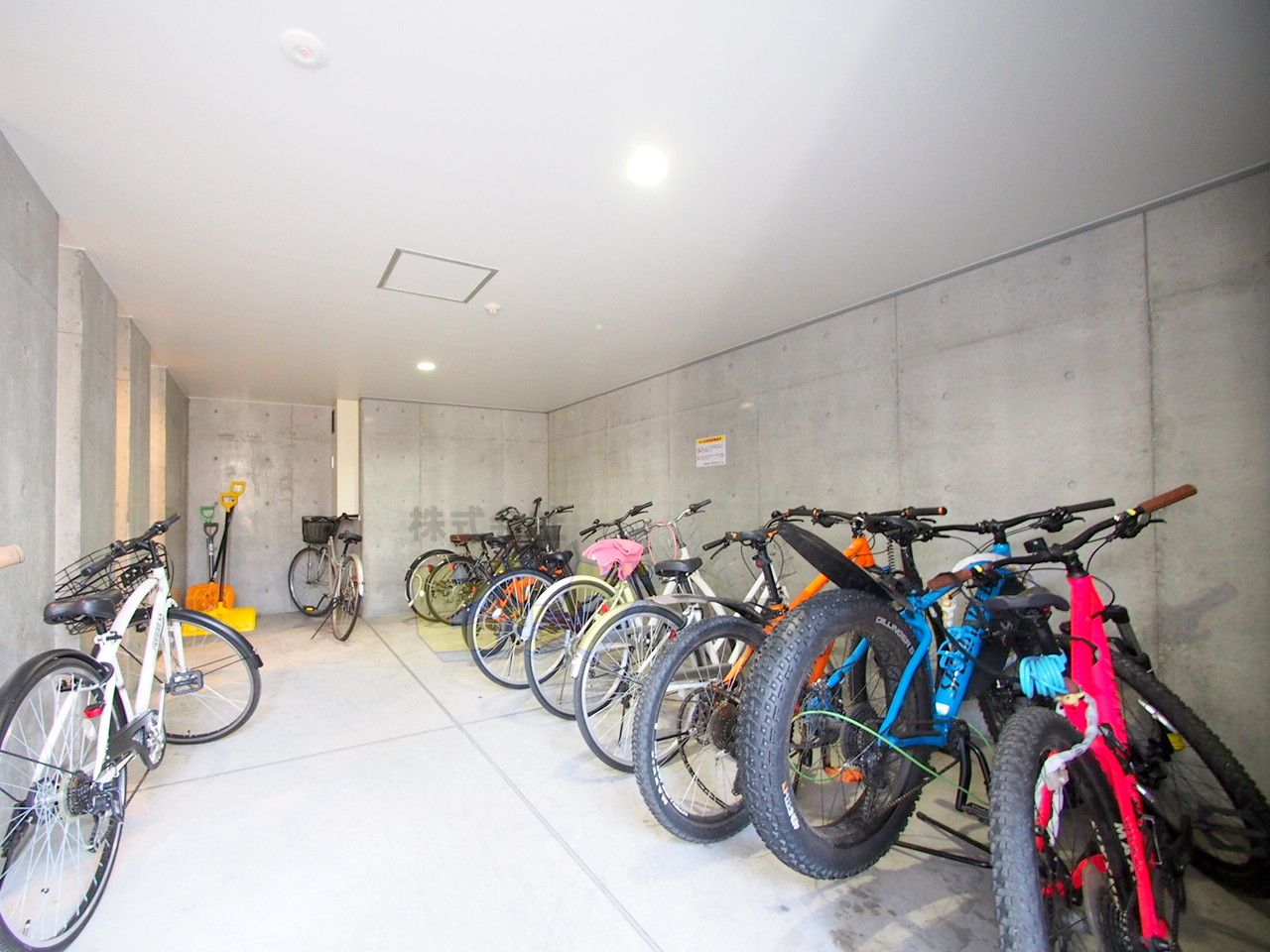 その他共有部分　屋内駐輪場付きです♪