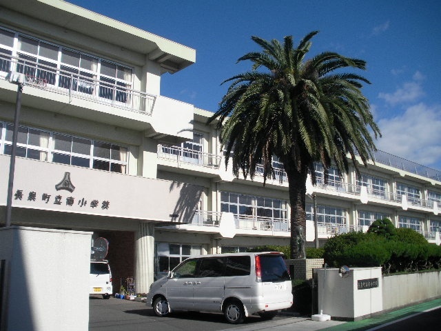 小学校　長泉町立南小学校（小学校）まで925m