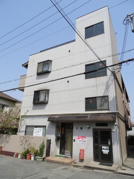 建物外観　★この白い建物です★