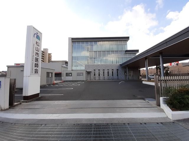 病院　松山市医師会様（病院）まで300m