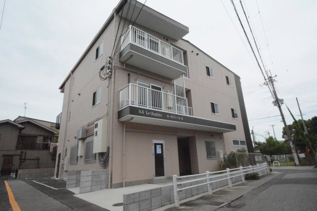 建物外観　オートロック完備です♪