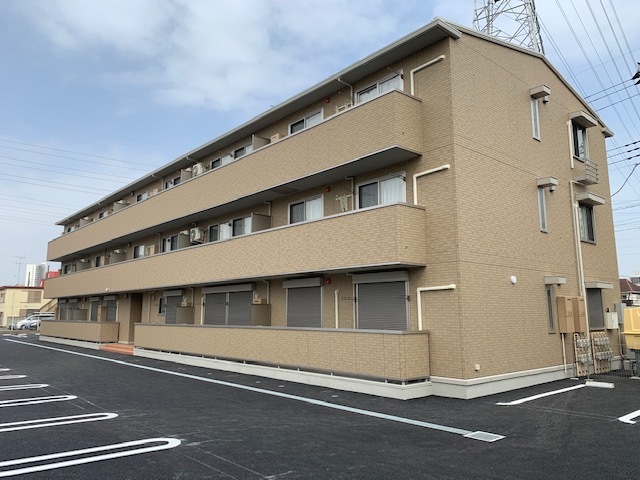 建物外観　小山駅まで徒歩８分　インターネット無料