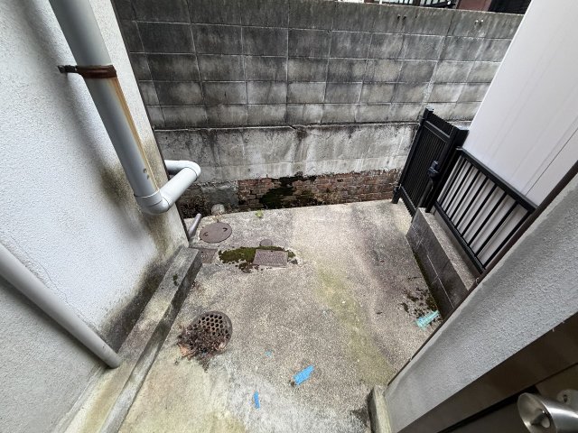バルコニー　バルコニーからの眺めを楽しみながら食事をしませんか