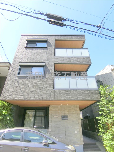 建物外観　2020年4月築　重量鉄骨造地上3階建て総戸数3戸　遮音性に