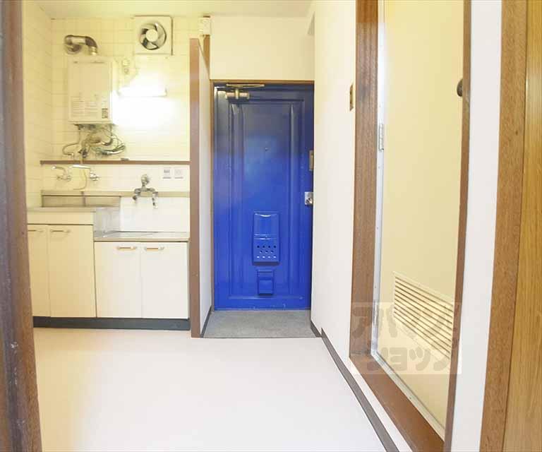 玄関　１０２号室の写真使用
