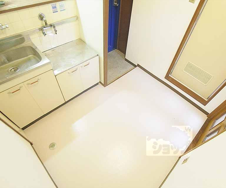 その他部屋・スペース　１０２号室の写真使用　玄関、キッチン