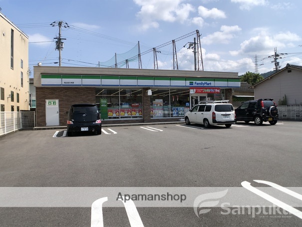 コンビニ　ファミリーマート（コンビニ）まで394m
