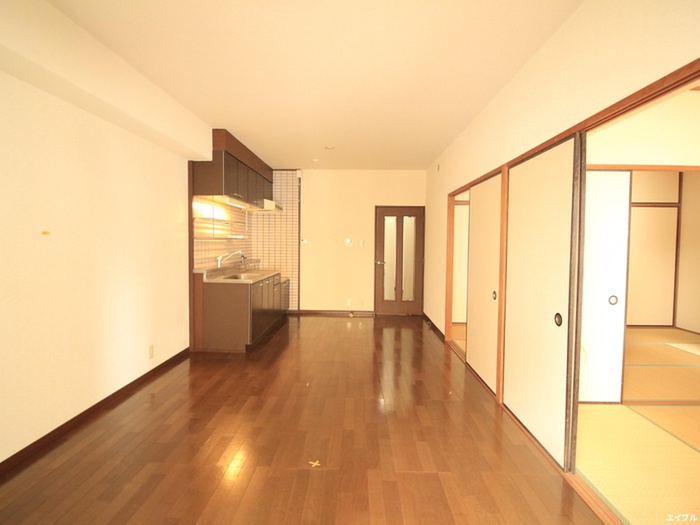居室・リビング　反転タイプの別のお部屋になります