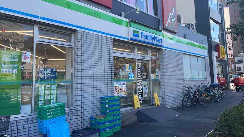 コンビニ　ファミリーマート（コンビニ）まで434m