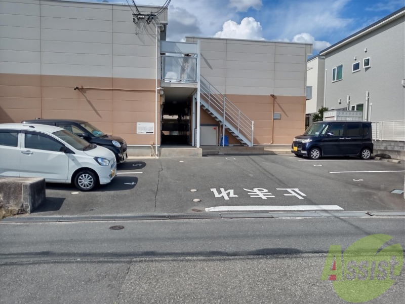 ロビー　駐車場です。