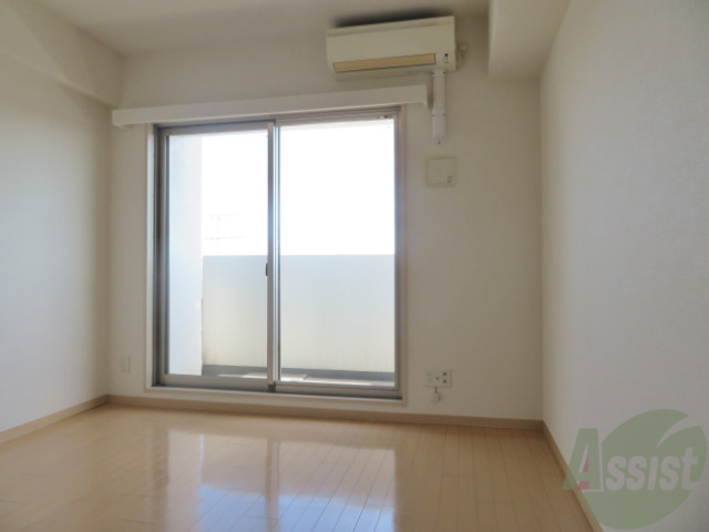 居室・リビング　陽の光が差し込む明るいお部屋は気持がいいですね～