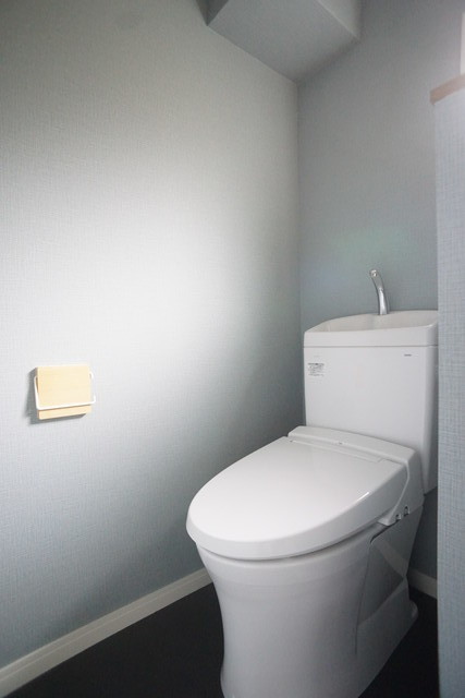 トイレ　白を基調とした空間で清潔感のあるトイレです♪