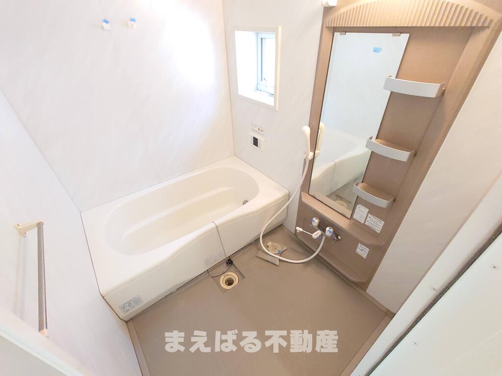 バス・シャワールーム　換気窓付きバスルーム